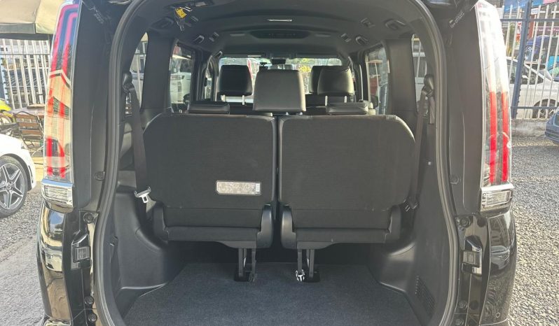 
								Toyota Noah WXB full									