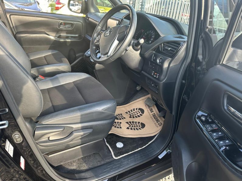 
								Toyota Noah WXB full									