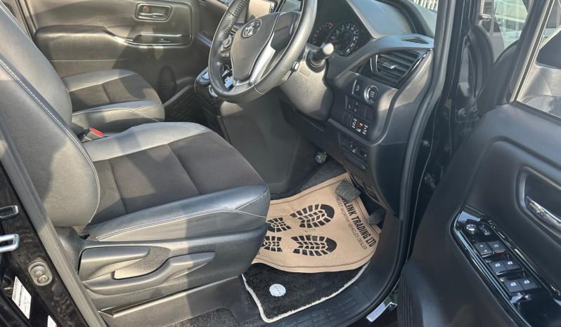 
								Toyota Noah WXB full									