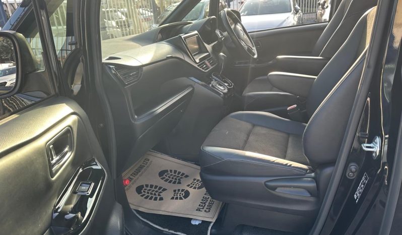 
								Toyota Noah WXB full									