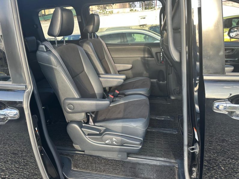 
								Toyota Noah WXB full									