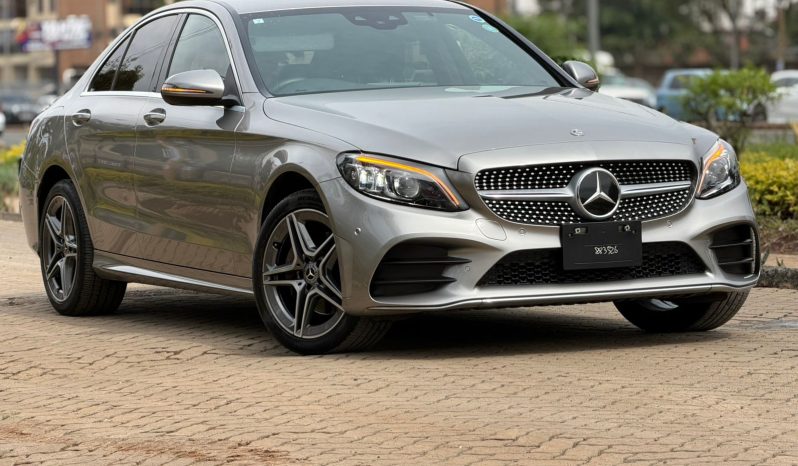 
								Mercedes-Benz  C200 Eq Boost full									