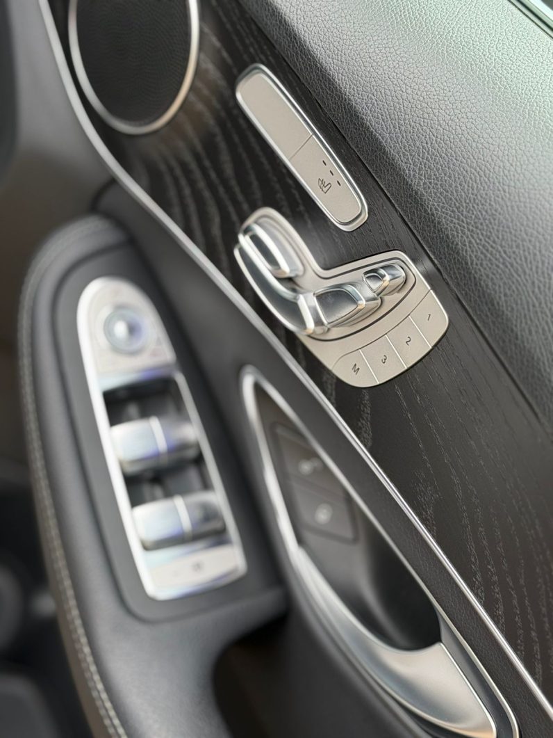 
								Mercedes-Benz  C200 Eq Boost full									