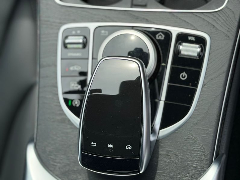 
								Mercedes-Benz  C200 Eq Boost full									