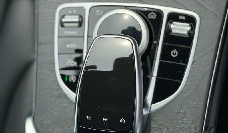 
								Mercedes-Benz  C200 Eq Boost full									