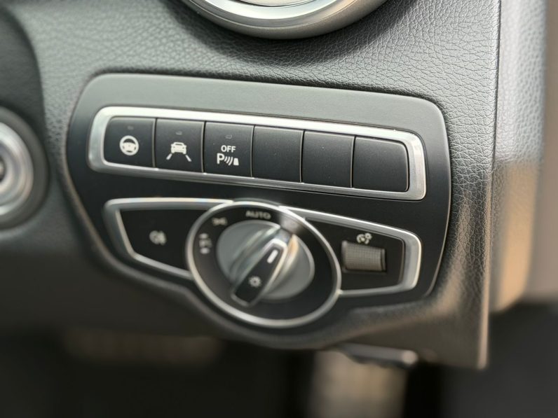 
								Mercedes-Benz  C200 Eq Boost full									