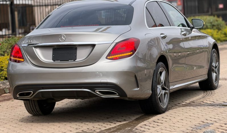 
								Mercedes-Benz  C200 Eq Boost full									