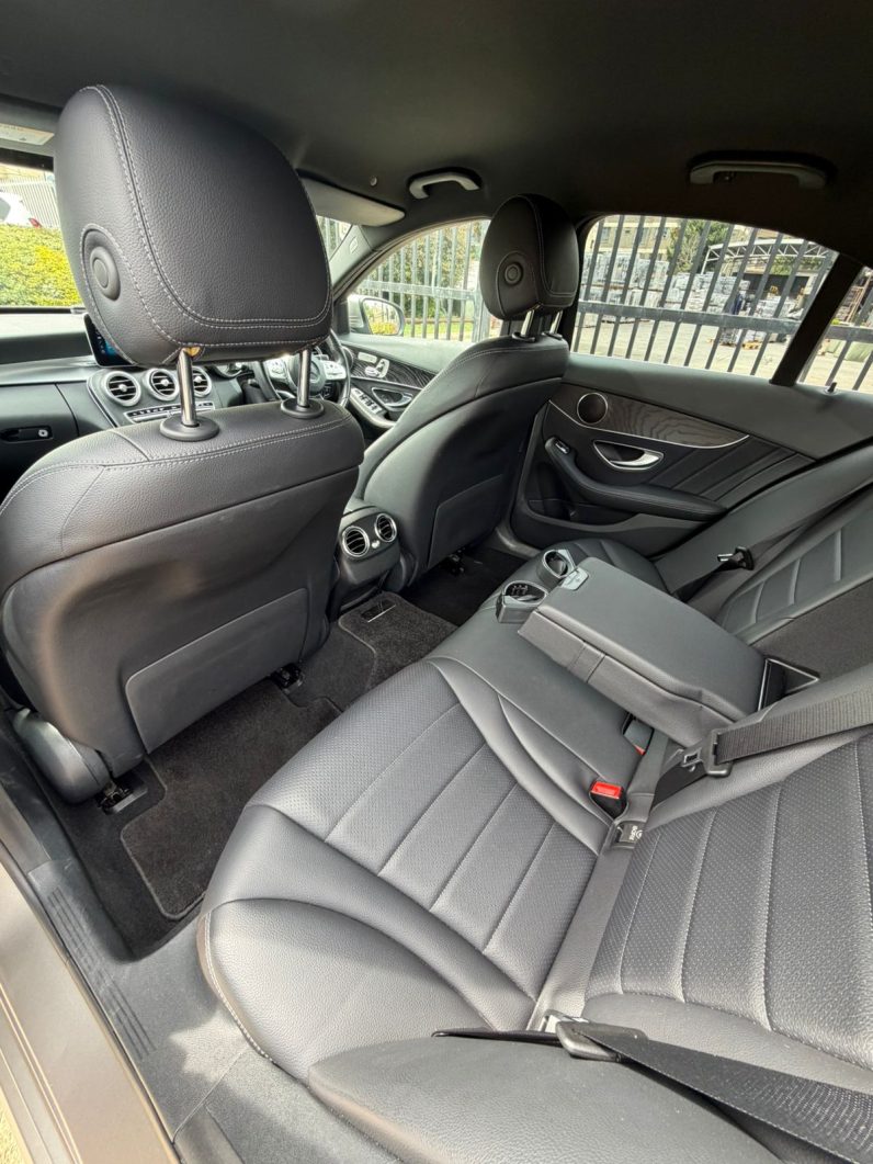 
								Mercedes-Benz  C200 Eq Boost full									