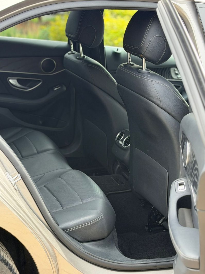 
								Mercedes-Benz  C200 Eq Boost full									