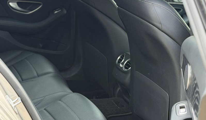 
								Mercedes-Benz  C200 Eq Boost full									