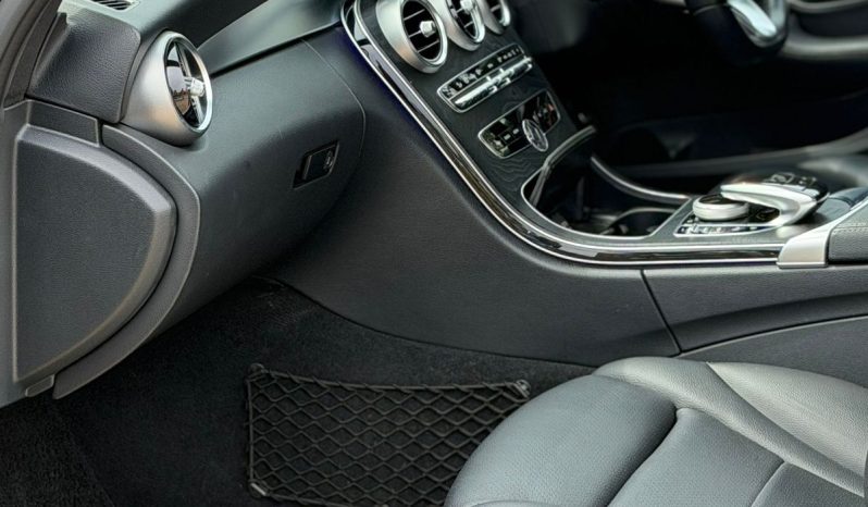 
								Mercedes-Benz  C200 Eq Boost full									