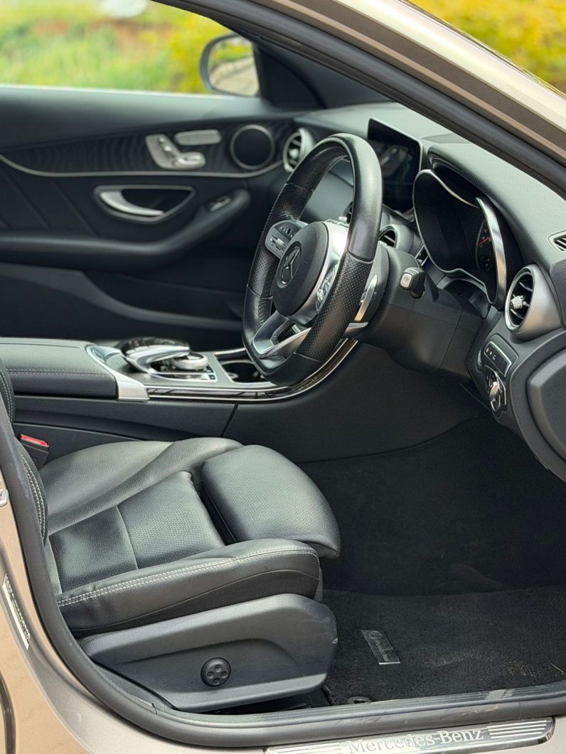 
								Mercedes-Benz  C200 Eq Boost full									