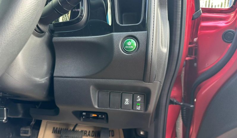 
								Honda fit shuttle full									