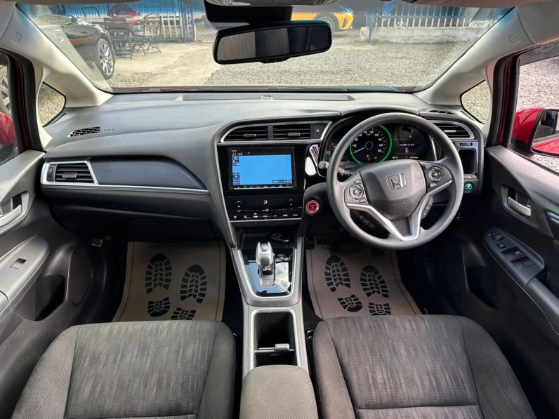 
								Honda fit shuttle full									