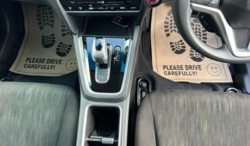 
								Honda fit shuttle full									