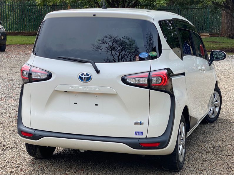 
								Toyota sienta full									