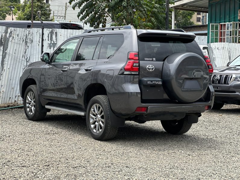 
								Land Cruiser Prado Kakadu full									