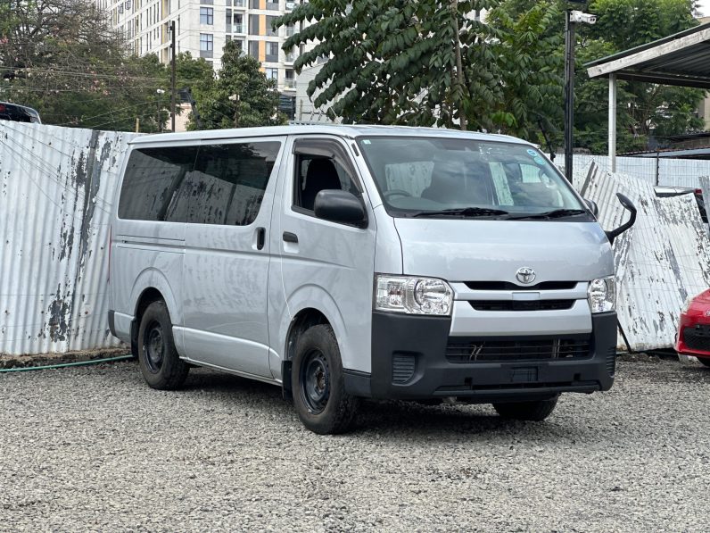 
								Toyota Hiace full									