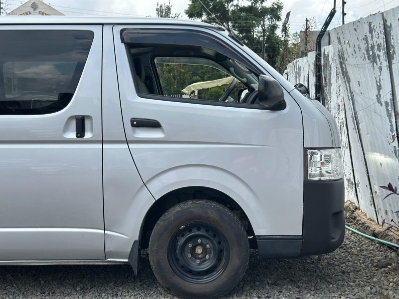 
								Toyota Hiace full									