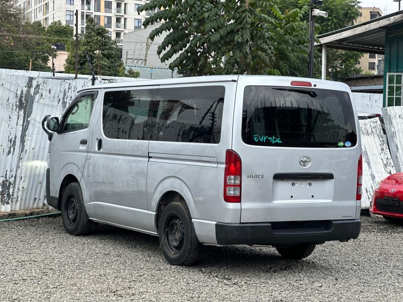 
								Toyota Hiace full									