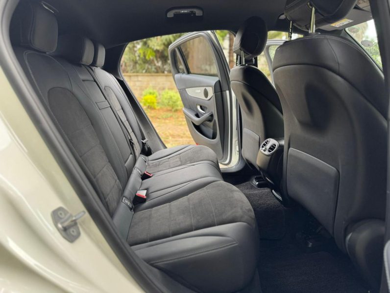 
								Mercedes Benz GLC 250 full									