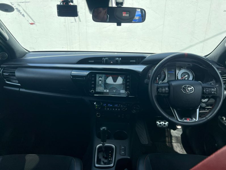 
								Toyota Hilux GR full									