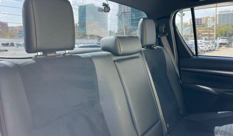 
								Toyota Hilux GR full									