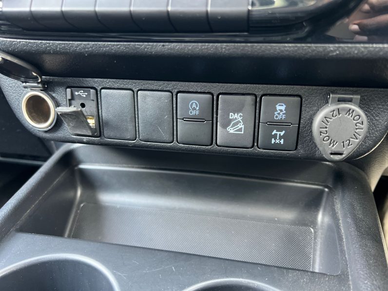 
								Toyota Hilux GR full									