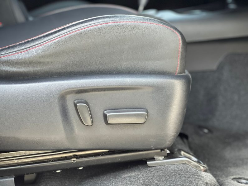 
								Toyota Hilux GR full									