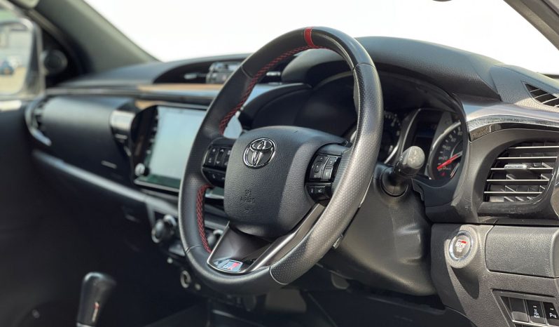 
								Toyota Hilux GR full									
