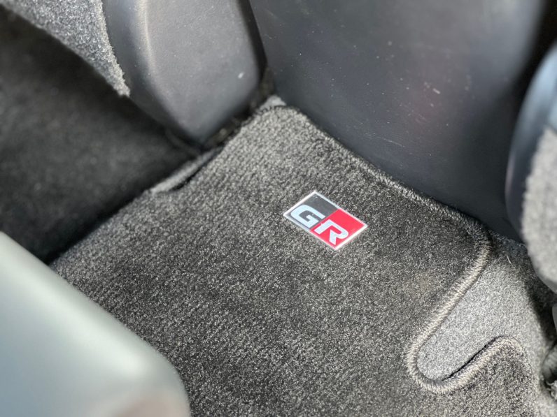 
								Toyota Hilux GR full									