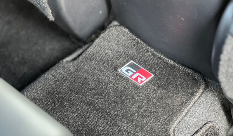 
								Toyota Hilux GR full									