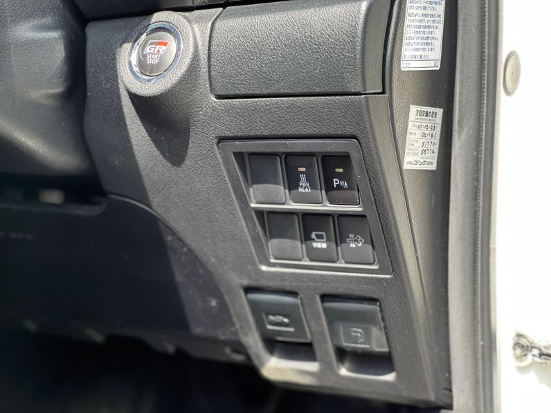 
								Toyota Hilux GR full									