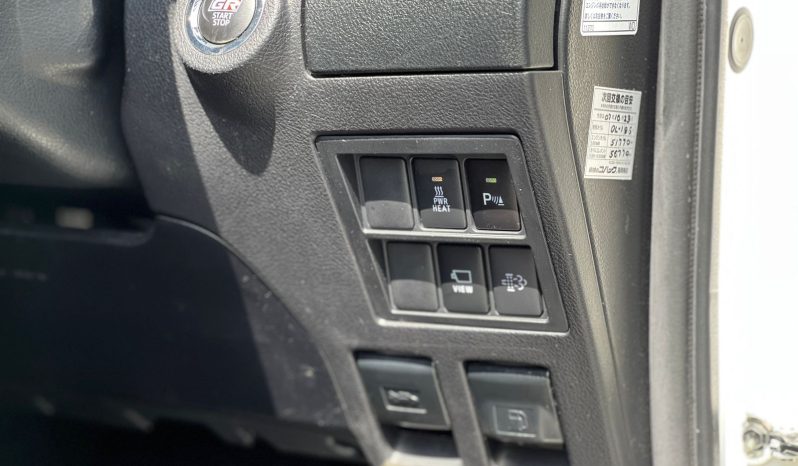 
								Toyota Hilux GR full									