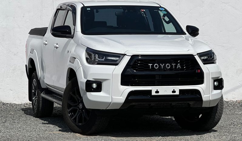 
								Toyota Hilux GR full									