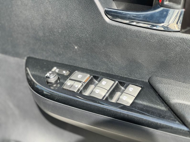 
								Toyota Hilux GR full									