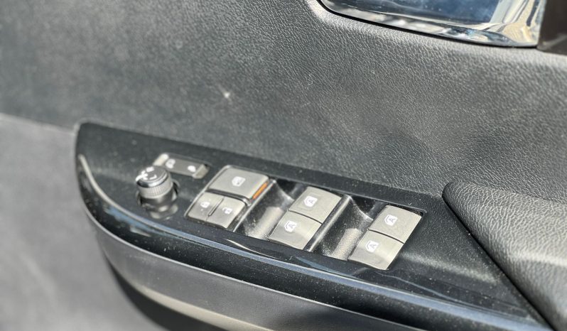 
								Toyota Hilux GR full									