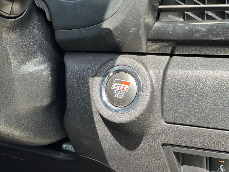 
								Toyota Hilux GR full									