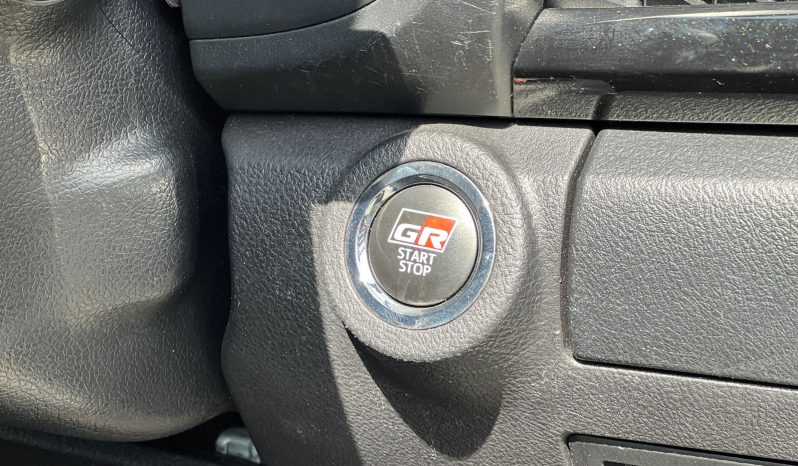 
								Toyota Hilux GR full									