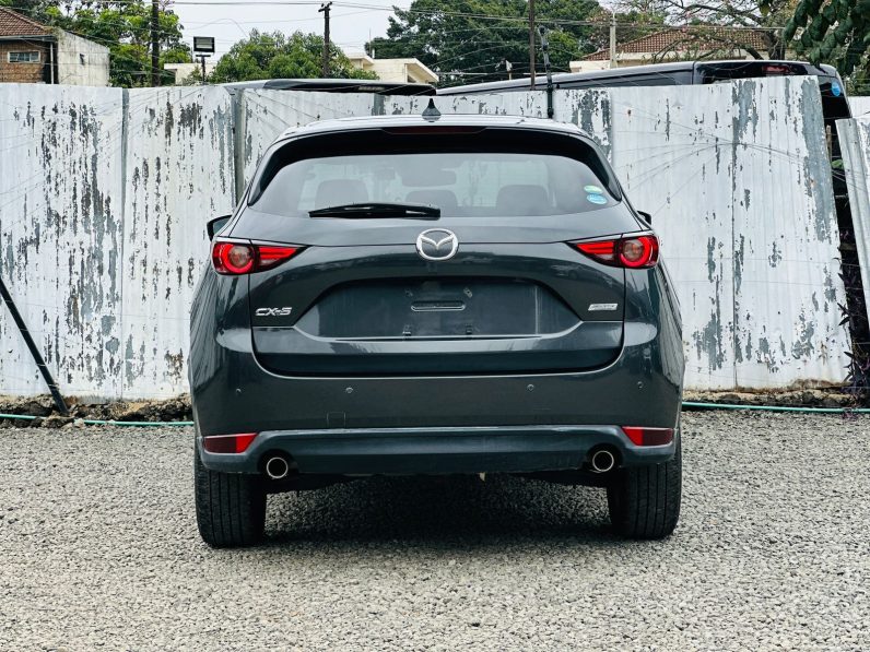 
								Mazda CX-5 full									