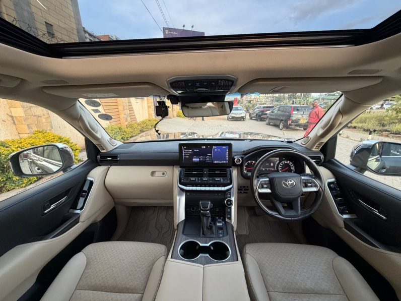 
								Toyota Land Cruiser LC300 full									