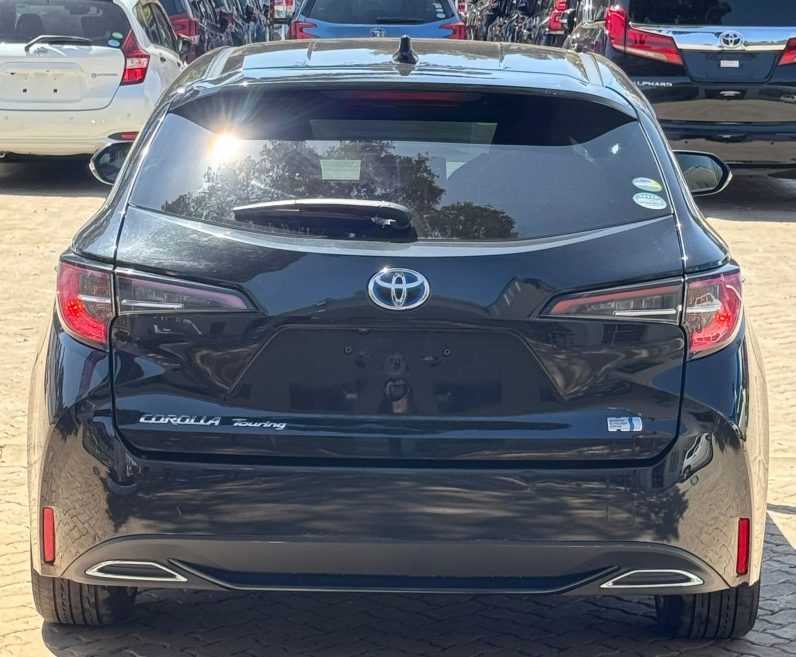 
								Toyota Corolla Touring full									