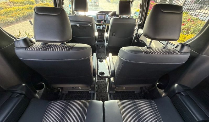 
								Toyota Noah WXB full									