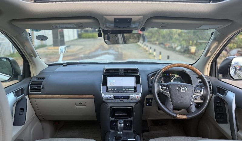 
								Toyota Land Cruiser Prado TX-L full									