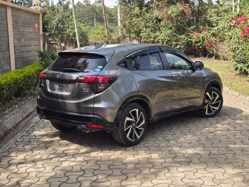 
								Honda Vezel RS full									