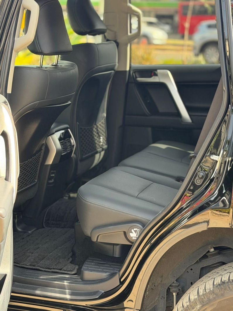 
								Toyota Land Cruiser Prado TX.L full									