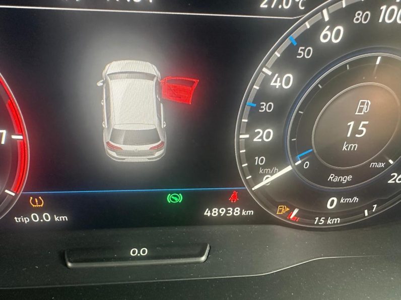 
								Volkswagen Golf full									