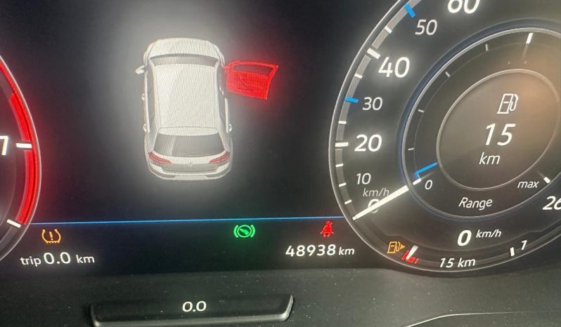 
								Volkswagen Golf full									