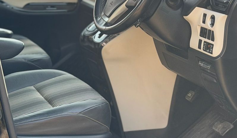 
								Toyota Noah WXB full									