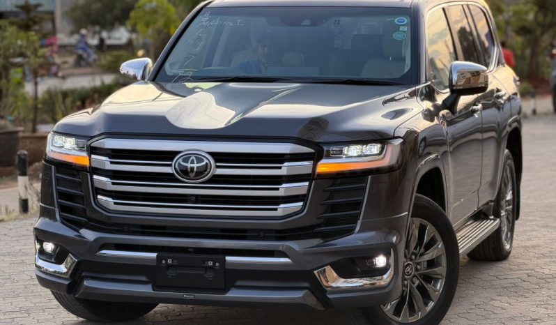 
								Toyota Land Cruiser LC300 full									